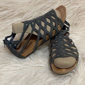 EARTH Sandal Size 11